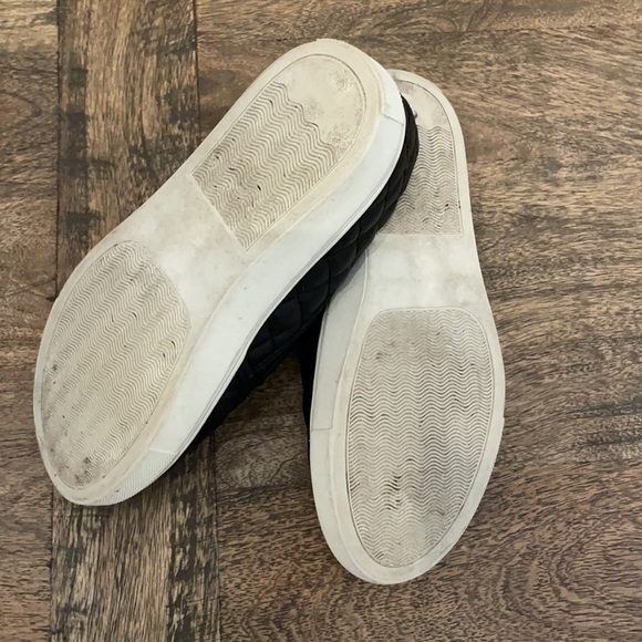 Steve Madden Quilted Slides (Girls) - Picture 3 of 3